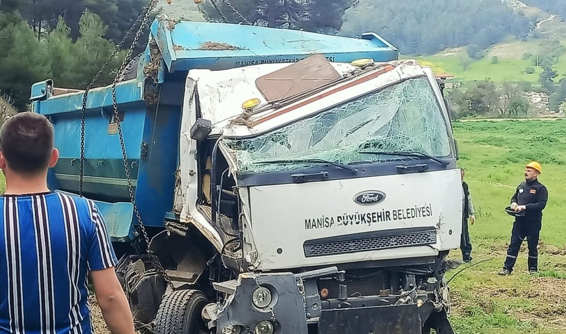 Kontrolden Çıkan Belediye Kamyonu Takla Attı