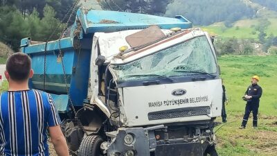 Kontrolden Çıkan Belediye Kamyonu Takla Attı