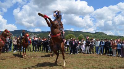 Çiçekli Mahallesinde yapılan Yörük Türkmen Şöleni yağmura rağmen dolu dolu