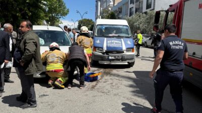 Divan Camii Önünde Trafik Kazası: Can Kaybı Yok