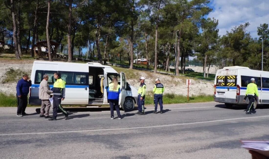 Gördes İlçe Milli Eğitim Müdürlüğü, taşımalı eğitim kapsamında hizmet veren
