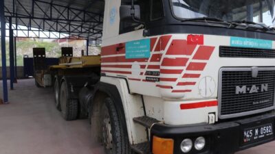 Gördes Belediyesi'ne Büyükşehir'den Araç Desteği