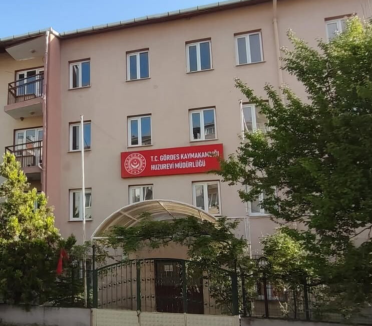 Eski Huzurevi Binası Yenileniyor: Gördes'e Yeni Bir Hizmet Noktası Daha