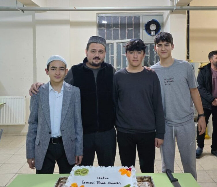 Gördes’te Hafızlık Eğitimi Meyvelerini Verdi