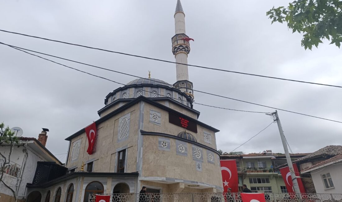 GÖRDES EVCİLER MERKEZ CAMİİ DUALAR VE MEHTERAN GÖSTERİSİYLE AÇILDI