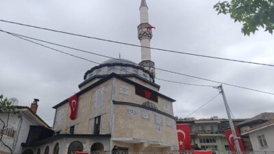 GÖRDES EVCİLER MERKEZ CAMİİ DUALAR VE MEHTERAN GÖSTERİSİYLE AÇILDI