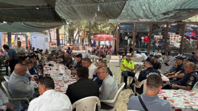 İlçemizde Kurban Bayramı dolayısıyla yoğun katılımla bir bayramlaşma programı gerçekleştirildi.