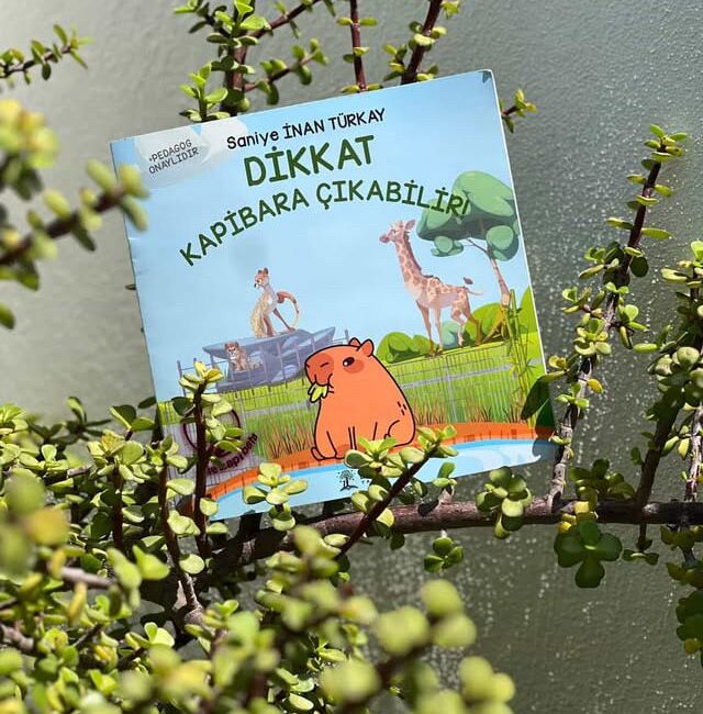 Bu kitapta kim var biliyor musun?
Kapibara!
Üstelik Türkiye’de ilk defa!
“DİKKAT KAPİBARA