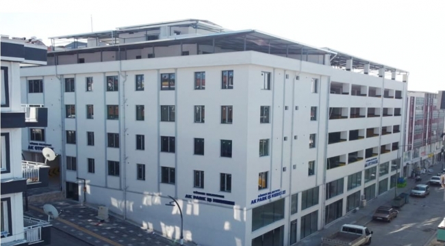 Gördes’te uzun süredir tartışmalara neden olan belediyeye ait otopark alanının