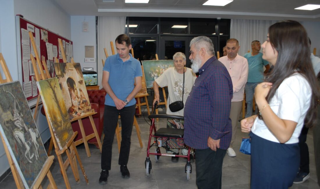 Dün akşam Gördes Huzurevi bahçesinde düzenlenen etkinlik, hem gönülleri ısıttı