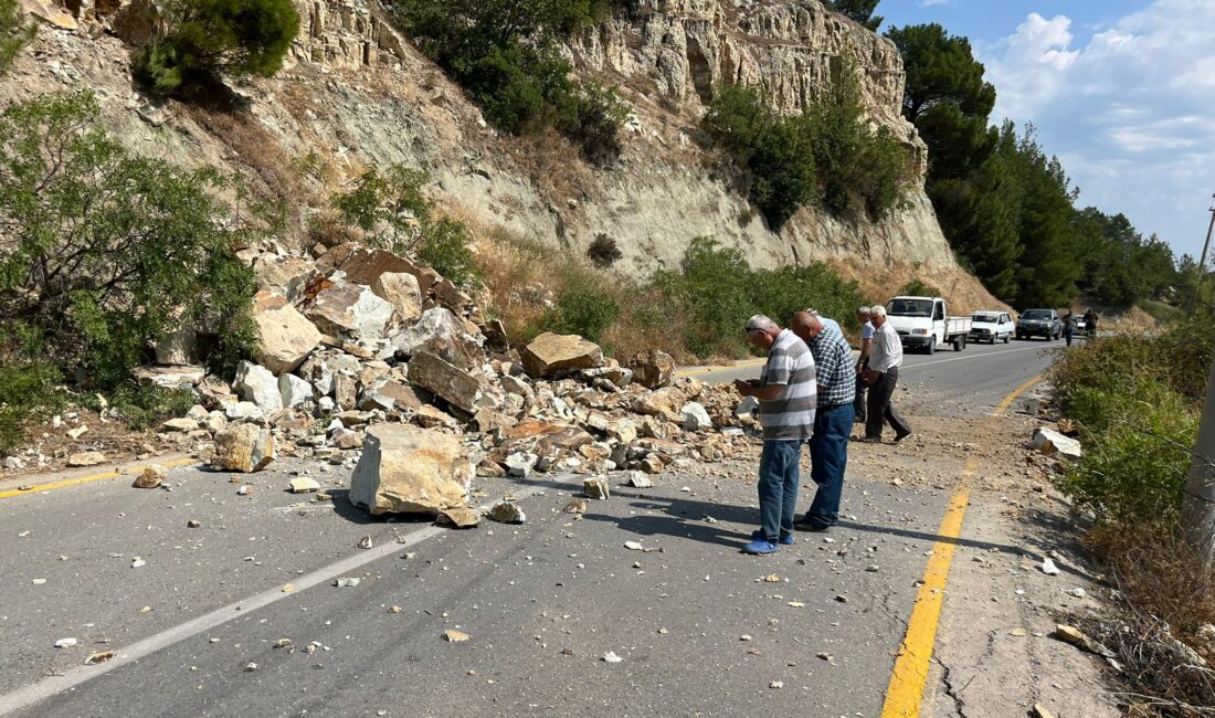 Gördes-Salihli karayolunda, Rota Madeni geçildikten sonra yol kenarındaki dağlık alandan