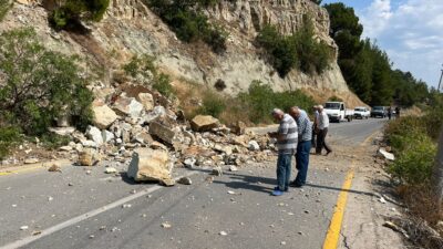 Gördes-Salihli karayolunda, Rota Madeni geçildikten sonra yol kenarındaki dağlık alandan