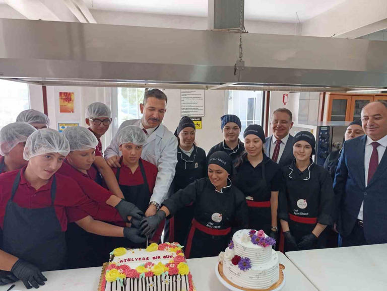 Manisa İl Milli Eğitim Müdürlüğü tarafından ortaokul son sınıf öğrencilerine