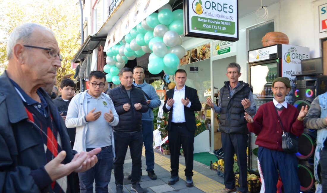 İlçemizde  Ulu Camii karşısı Ziraat Bankası yanı saat kulesinin çaprazında