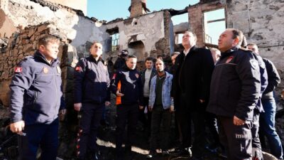 Evciler Mahallesi’nde meydana gelen ve 4 evi etkileyen yangının ardından