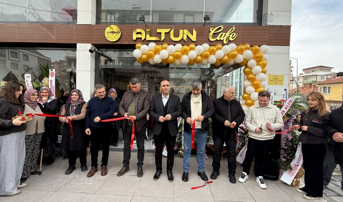 Cafe Altun, düzenlenen görkemli açılış töreniyle hizmete girdi. Açılışa AK