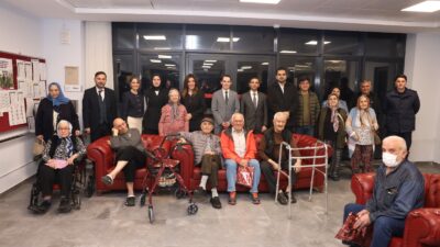 Gördes Huzurevi Yaşlı Bakım ve Rehabilitasyon Merkezi iftar yemeği verdi.Gördes huzuevinde