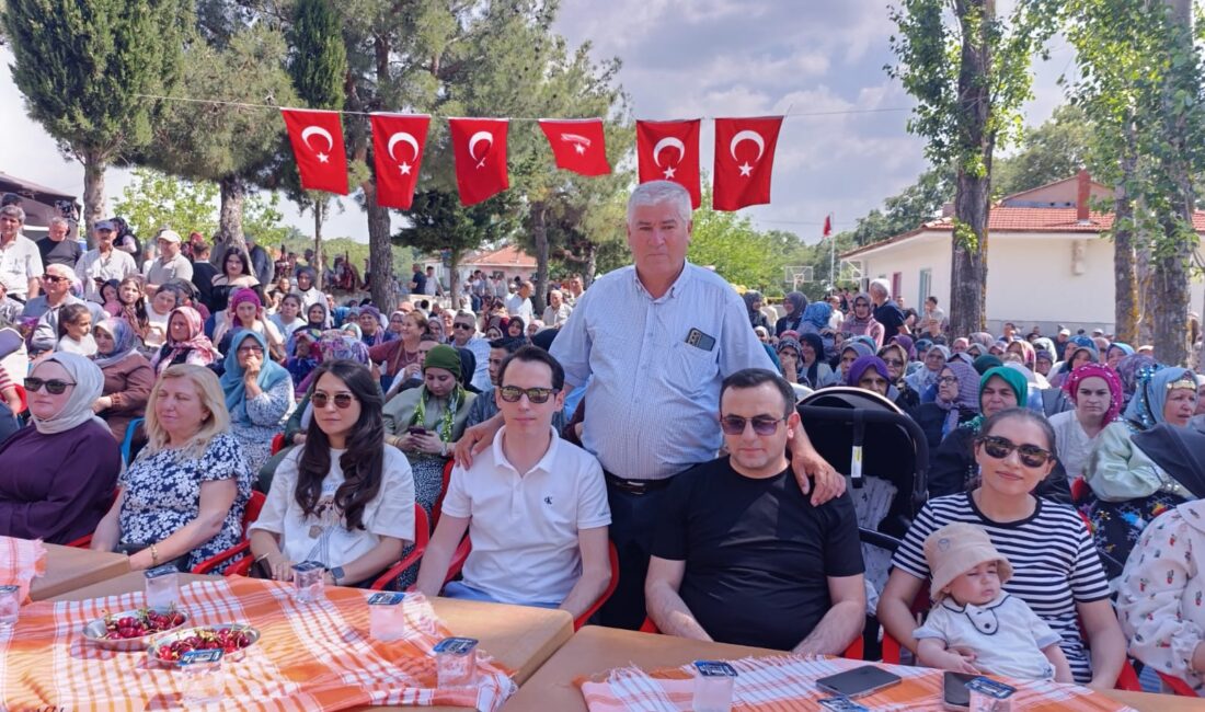 Börez Mahallesinde yapılan 4. kiraz festivali renkli görüntülere sahne oldu.